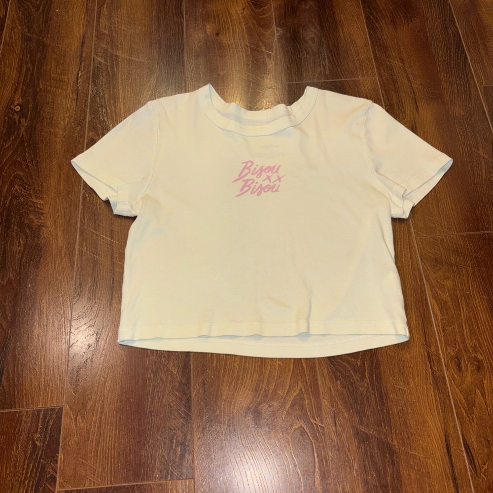 Cream/Ivory “Bisou xx Bisou” Graphic Tee Short Sleeve Crop Top M
